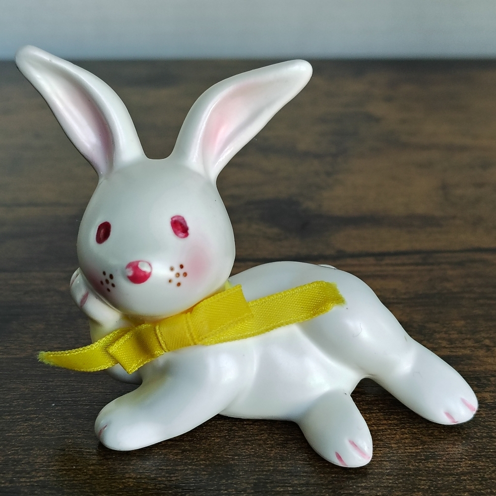 Takahashi Japan Bunny Rabbit Sitting Relaxing Bow Porcelain Pink Cheeks Freckles